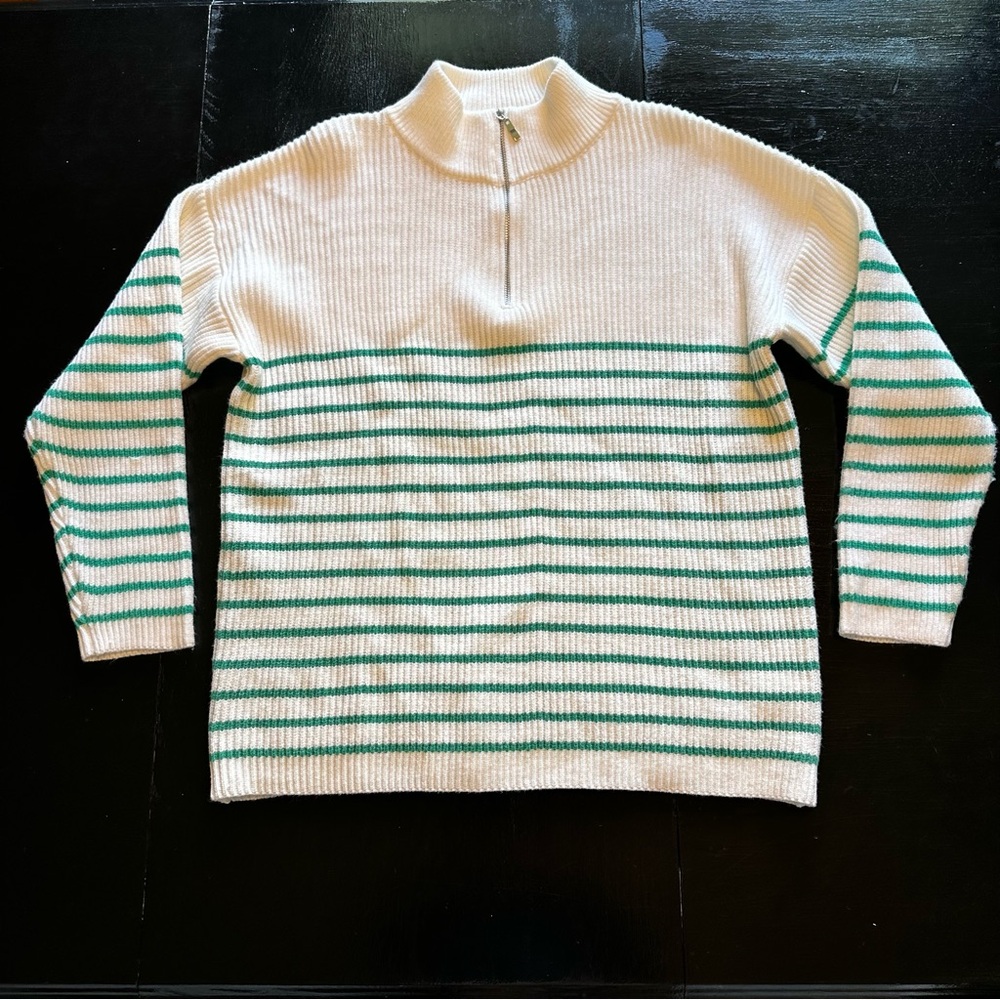 Vine & Love Large White and Green Striped Knit Retro Look Soft Worn Once